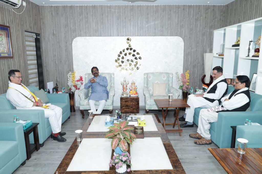 Jharkhand News : मुख्यमंत्री हेमन्त सोरेन से मिले असम कांग्रेस अध्यक्ष गौरव गोगोई, आगामी असम चुनाव और विकास योजनाओं पर हुई चर्चा 2