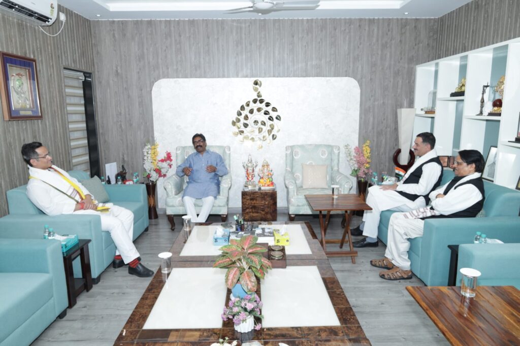 Jharkhand News : मुख्यमंत्री हेमन्त सोरेन से मिले असम कांग्रेस अध्यक्ष गौरव गोगोई, आगामी असम चुनाव और विकास योजनाओं पर हुई चर्चा 1