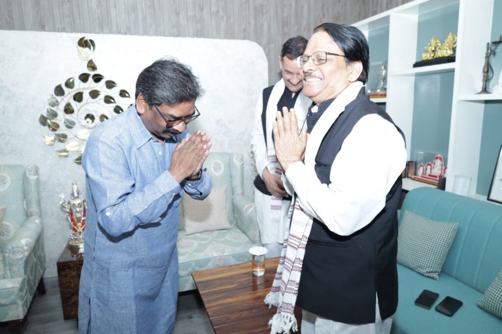 Jharkhand News : मुख्यमंत्री हेमन्त सोरेन से मिले असम कांग्रेस अध्यक्ष गौरव गोगोई, आगामी असम चुनाव और विकास योजनाओं पर हुई चर्चा 6