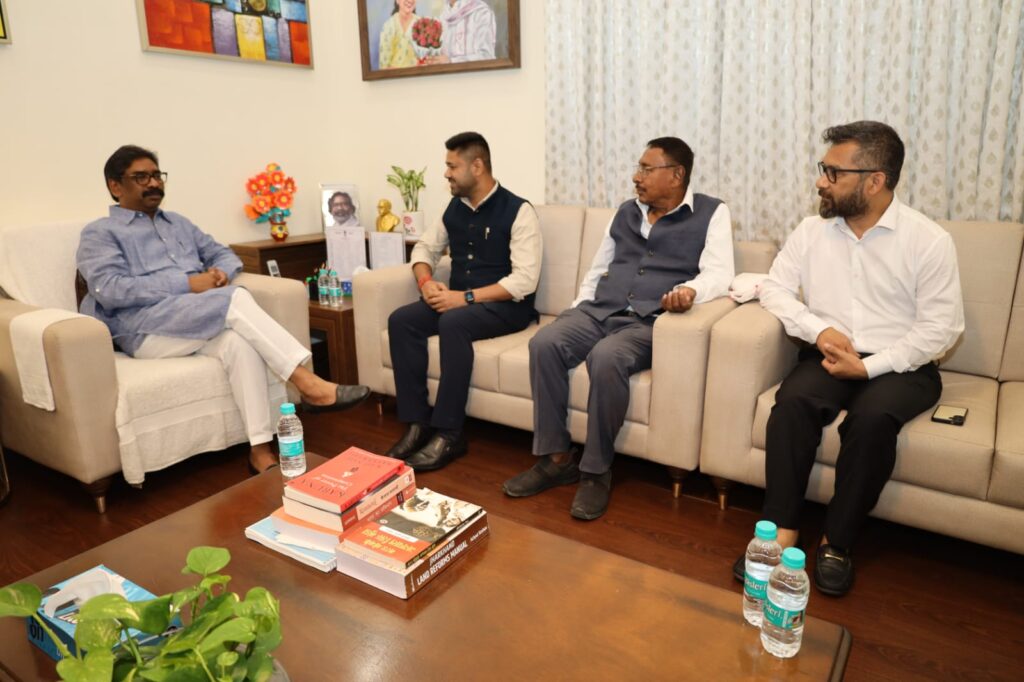 Jharkhand News : मुख्यमंत्री हेमन्त सोरेन से AJP अध्यक्ष लूरिनज्योति गोगोई की मुलाकात, असम चुनाव और विकास मुद्दों पर हुई चर्चा 3