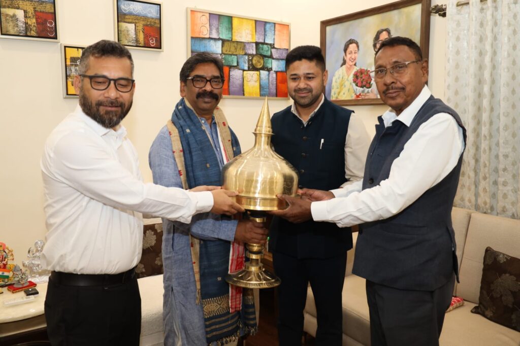 Jharkhand News : मुख्यमंत्री हेमन्त सोरेन से AJP अध्यक्ष लूरिनज्योति गोगोई की मुलाकात, असम चुनाव और विकास मुद्दों पर हुई चर्चा 1