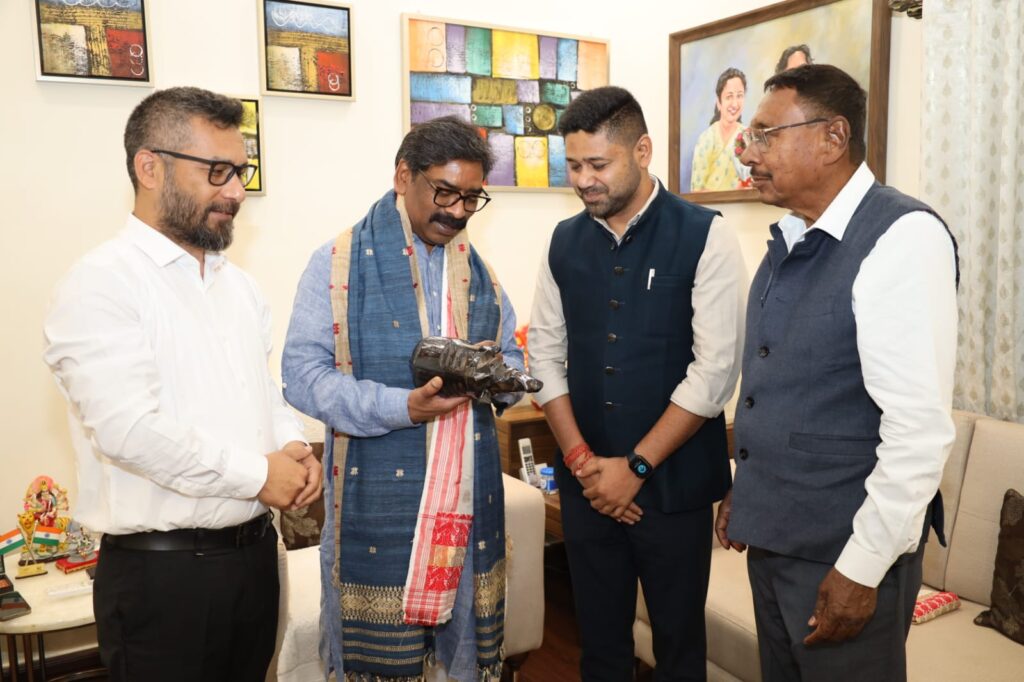 Jharkhand News : मुख्यमंत्री हेमन्त सोरेन से AJP अध्यक्ष लूरिनज्योति गोगोई की मुलाकात, असम चुनाव और विकास मुद्दों पर हुई चर्चा 2