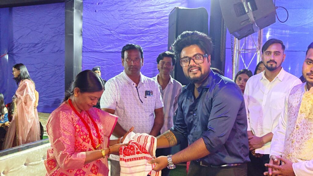 Giridih Drama and Dance Festival : गिरिडीह में नाट्य-नृत्य महोत्सव 2026 का भव्य शुभारंभ, मेयर प्रमिला मेहरा ने दीप प्रज्वलित कर किया उद्घाटन 2