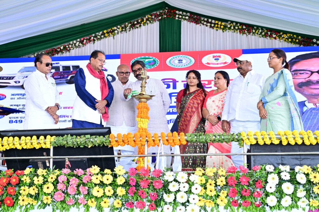 Jharkhand Police को 1,485 आधुनिक वाहन: मुख्यमंत्री हेमन्त सोरेन ने 12 नए थानों का किया ऑनलाइन शिलान्यास 4