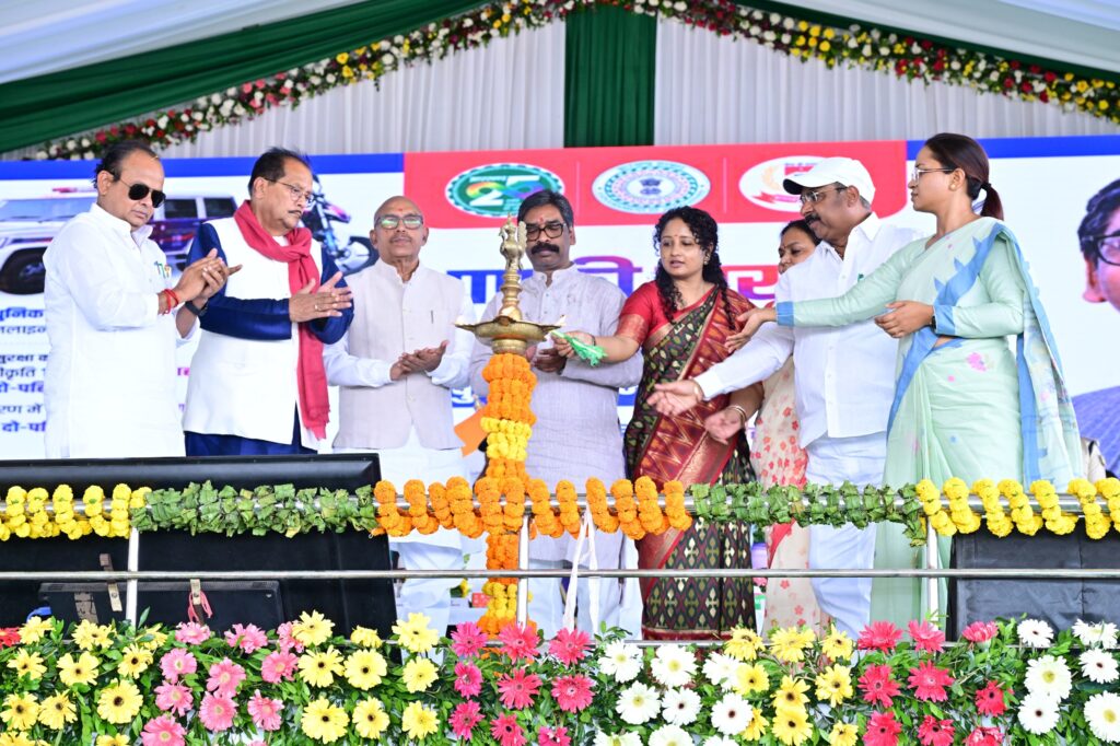 Jharkhand Police को 1,485 आधुनिक वाहन: मुख्यमंत्री हेमन्त सोरेन ने 12 नए थानों का किया ऑनलाइन शिलान्यास 5