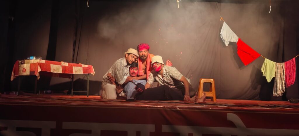 Giridih Drama and Dance Festival 2026 : दूसरे दिन कलाकारों की शानदार प्रस्तुतियों से दर्शक हुए मंत्रमुग्ध 1