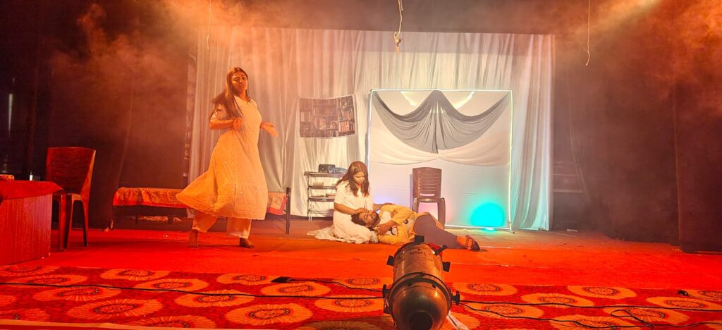 Giridih Drama and Dance Festival 2026 : दूसरे दिन कलाकारों की शानदार प्रस्तुतियों से दर्शक हुए मंत्रमुग्ध 2