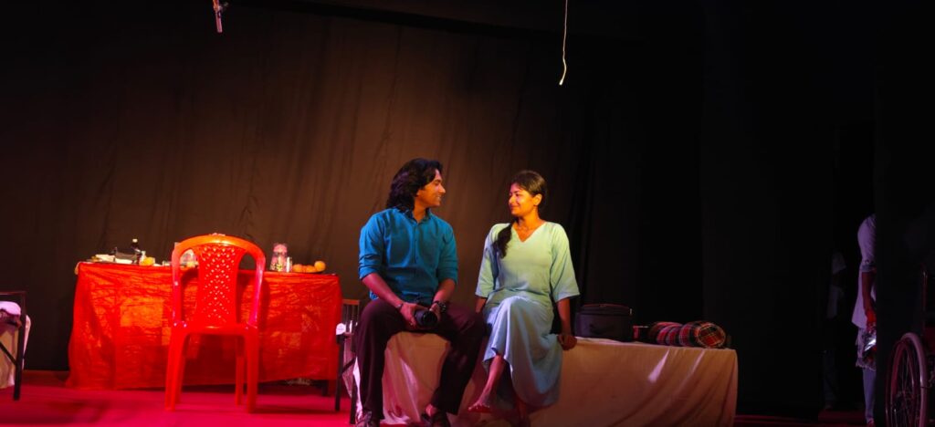 Giridih Drama and Dance Festival 2026 : दूसरे दिन कलाकारों की शानदार प्रस्तुतियों से दर्शक हुए मंत्रमुग्ध 4