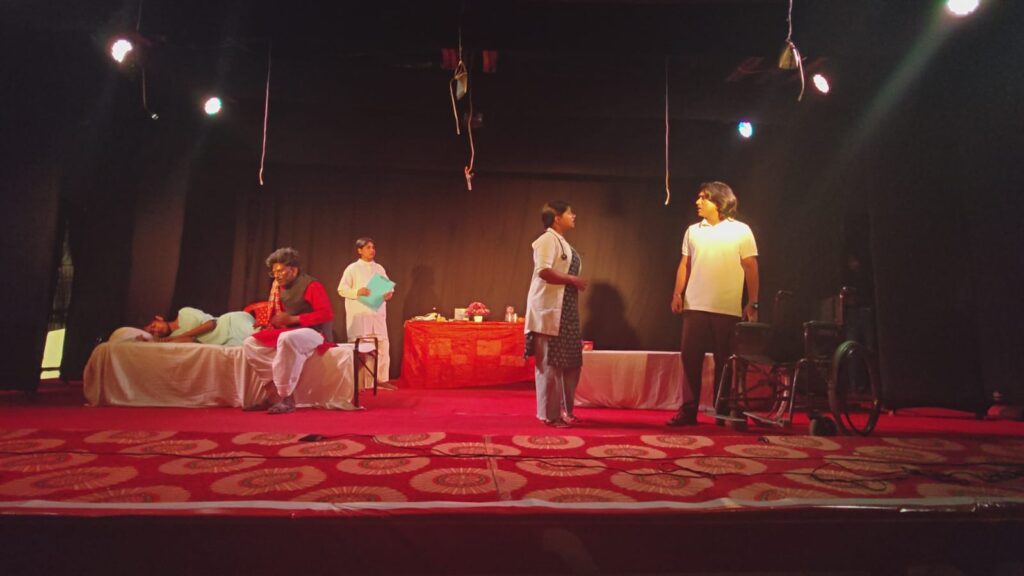 Giridih Drama and Dance Festival 2026 : दूसरे दिन कलाकारों की शानदार प्रस्तुतियों से दर्शक हुए मंत्रमुग्ध 5