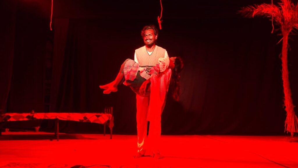 Giridih Drama and Dance Festival 2026 : दूसरे दिन कलाकारों की शानदार प्रस्तुतियों से दर्शक हुए मंत्रमुग्ध 6