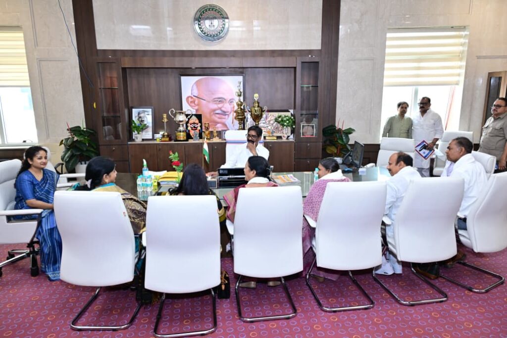 Jharkhand Legislative Assembly Session : हेमन्त सोरेन से बिहार विधान परिषद समिति की शिष्टाचार मुलाकात, महिला सशक्तिकरण पर साझा अनुभव 4