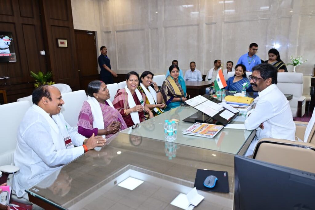 Jharkhand Legislative Assembly Session : हेमन्त सोरेन से बिहार विधान परिषद समिति की शिष्टाचार मुलाकात, महिला सशक्तिकरण पर साझा अनुभव 3