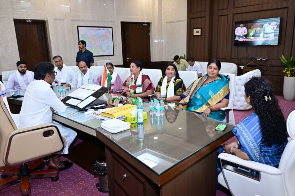 Jharkhand Legislative Assembly Session : हेमन्त सोरेन से बिहार विधान परिषद समिति की शिष्टाचार मुलाकात, महिला सशक्तिकरण पर साझा अनुभव 1