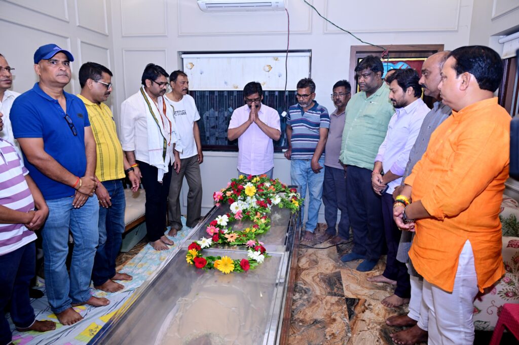 CM Hemant Soren ने पूर्व अधिकारी जे.एन. सिंह को दी भावभीनी श्रद्धांजलि 3 CM Hemant Soren ने पूर्व अधिकारी जे.एन. सिंह को दी भावभीनी श्रद्धांजलि 3