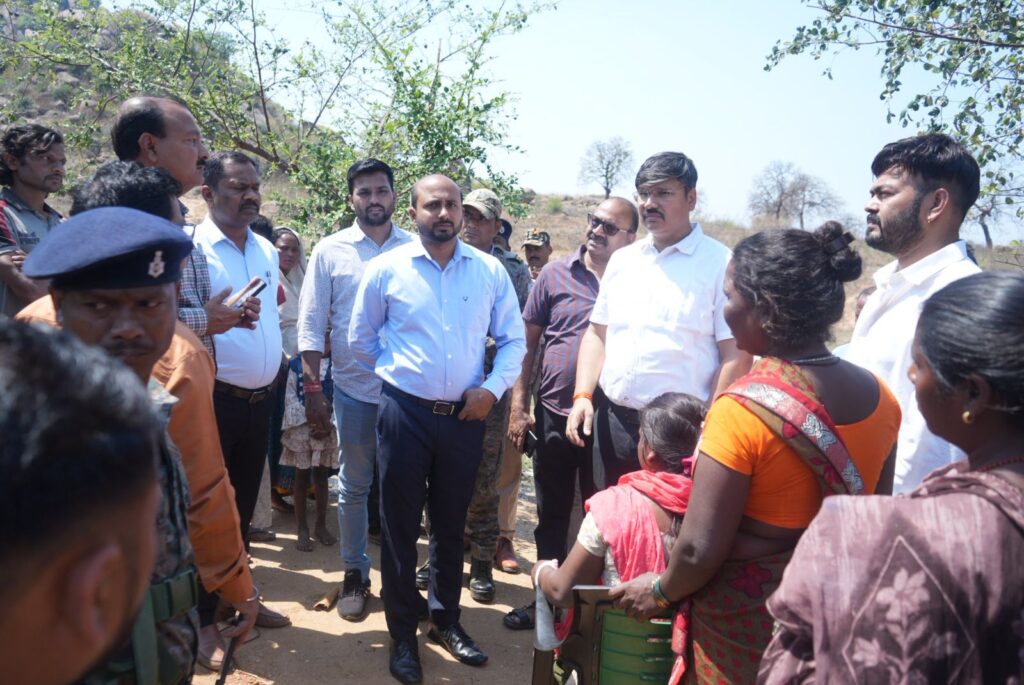 Koderma News : हाथी हमले के बाद प्रशासन सख्त: उपायुक्त व वन विभाग ने किया मौके का निरीक्षण, सुरक्षा के दिए निर्देश 2