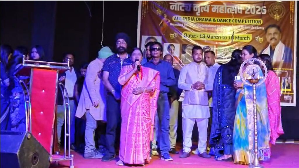 Giridih Drama and Dance Festival : गिरिडीह में नाट्य-नृत्य महोत्सव 2026 का भव्य शुभारंभ, मेयर प्रमिला मेहरा ने दीप प्रज्वलित कर किया उद्घाटन 1