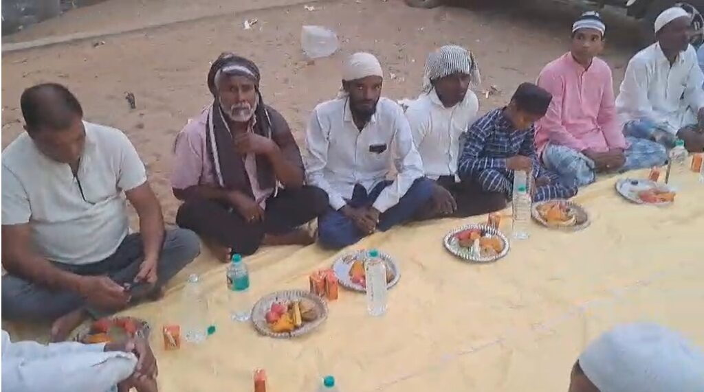 Ramadan 2026 : मरकच्चो के महुवाटांड़ में एम एम इंडियन पब्लिक स्कूल में भव्य दावत-ए-इफ्तार, अमन और भाईचारे की दुआ 1