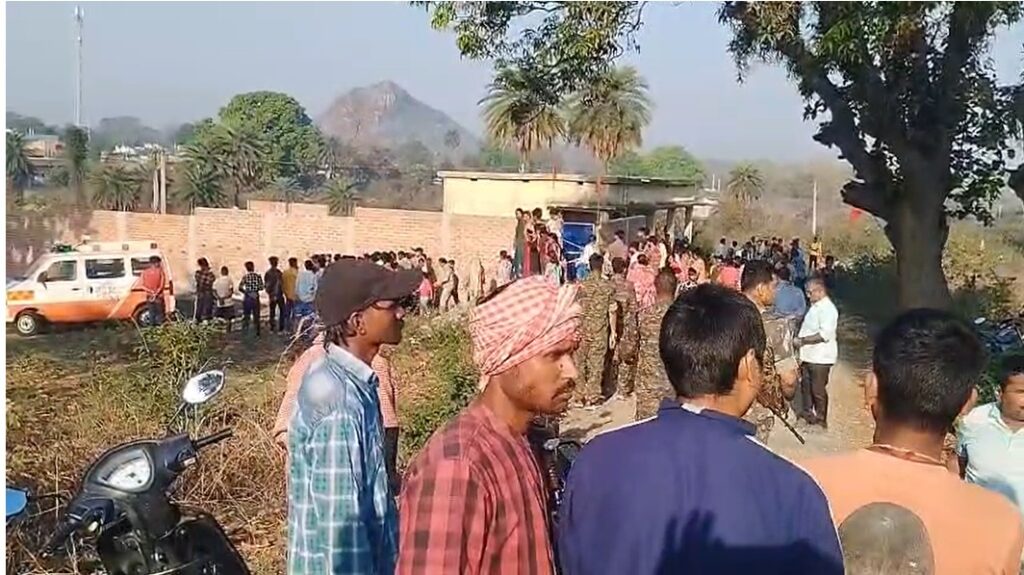 Koderma News: कोडरमा में हाथियों का कहर: महिला समेत दो की मौत, इलाके में दहशत 2 Koderma News: कोडरमा में हाथियों का कहर: महिला समेत दो की मौत, इलाके में दहशत 2