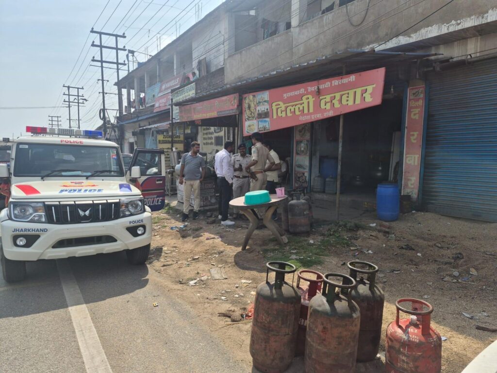 ओरमांझी में Illegal Gas Cylinder Refilling का भंडाफोड़, जिला प्रशासन की बड़ी कार्रवाई 1 ओरमांझी में Illegal Gas Cylinder Refilling का भंडाफोड़, जिला प्रशासन की बड़ी कार्रवाई 1