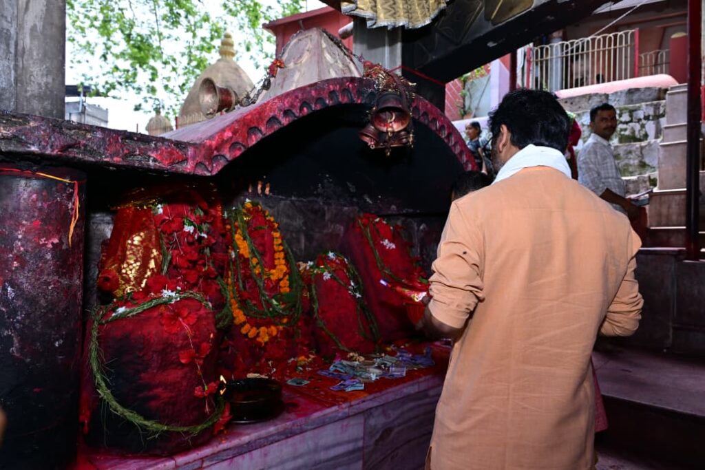 CM Hemant Soren ने की कामाख्या मंदिर पूजा, झारखंड के विकास के लिए मां कामाख्या से मांगी प्रार्थना 1 CM Hemant Soren ने की कामाख्या मंदिर पूजा, झारखंड के विकास के लिए मां कामाख्या से मांगी प्रार्थना 1
