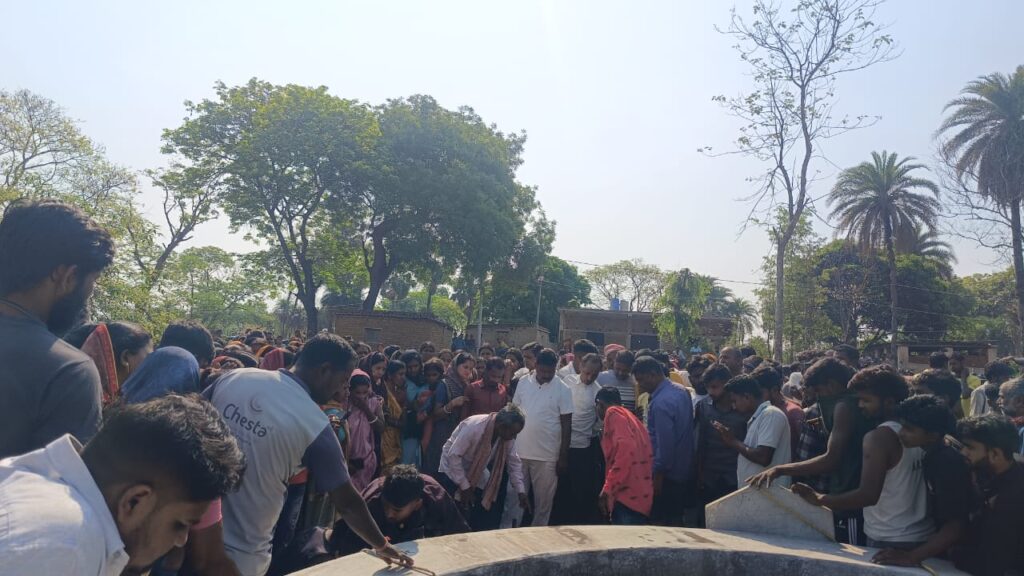 Koderma News : कोडरमा में महिला की संदिग्ध मौ*त, महुआ चुनने गई गीता देवी का श*व कुएं से बरामद, इलाके में सनसनी 3