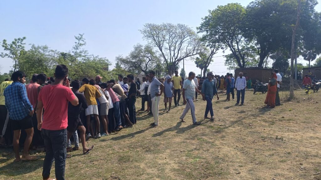 Koderma News : कोडरमा में महिला की संदिग्ध मौ*त, महुआ चुनने गई गीता देवी का श*व कुएं से बरामद, इलाके में सनसनी 1