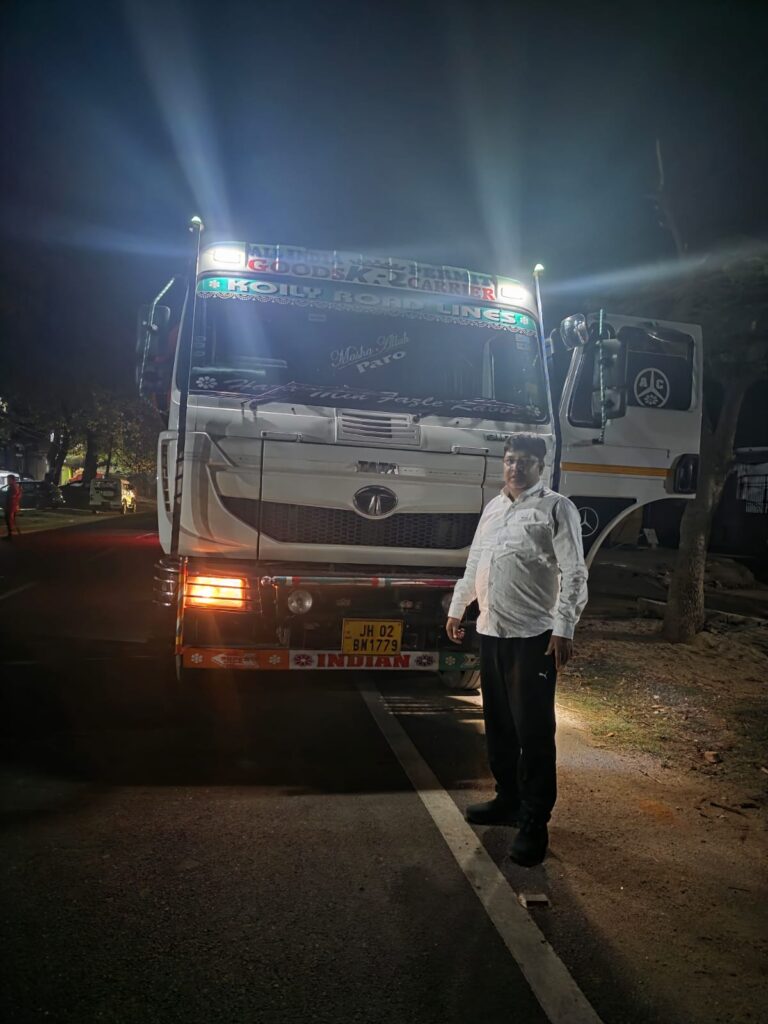 Giridih News : सड़क सुरक्षा को लेकर प्रशासन सख्त, नियम तोड़ने वालों पर कड़ी कार्रवाई जारी 2