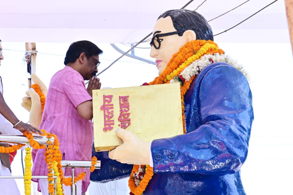 Dr. Bhimrao Ambedkar Jayanti : रांची में राज्यपाल और मुख्यमंत्री ने दी श्रद्धांजलि 1