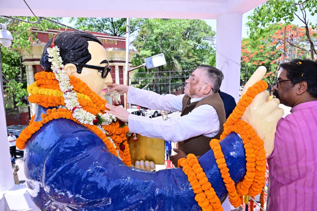 Dr. Bhimrao Ambedkar Jayanti : रांची में राज्यपाल और मुख्यमंत्री ने दी श्रद्धांजलि 3