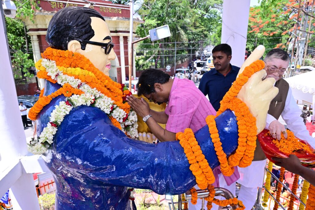 Dr. Bhimrao Ambedkar Jayanti : रांची में राज्यपाल और मुख्यमंत्री ने दी श्रद्धांजलि 4