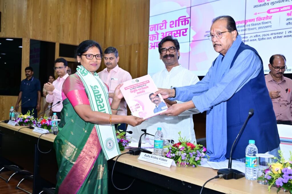 CM Hemant Soren ने सौंपे नियुक्ति पत्र, झारखंड में महिला सशक्तिकरण को मिली नई दिशा 8