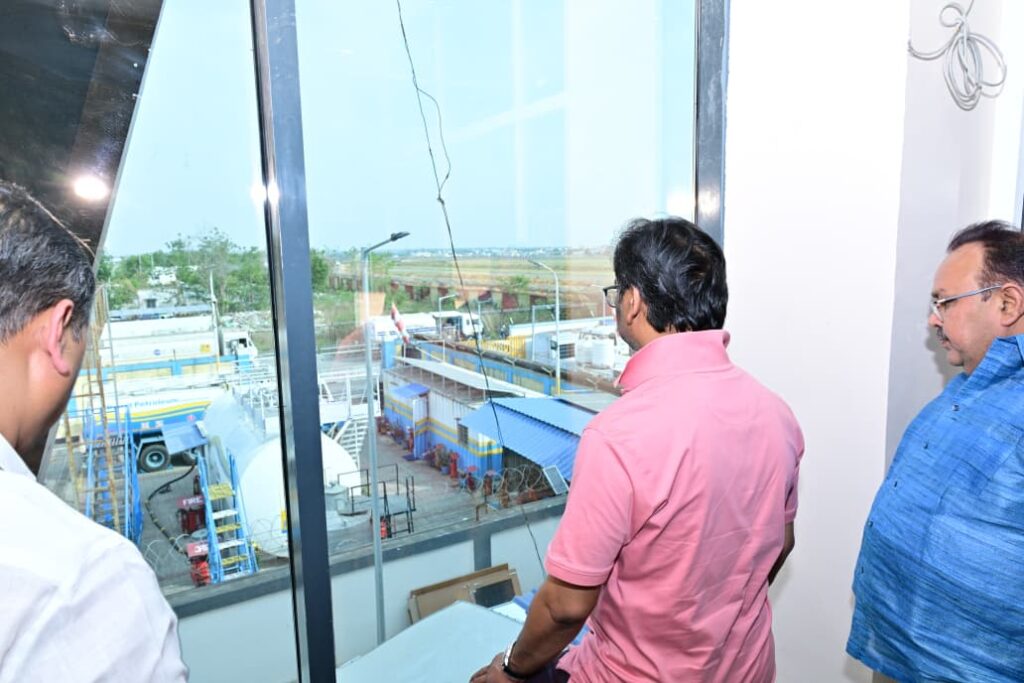 Jharkhand News : मुख्यमंत्री हेमन्त सोरेन ने बिरसा मुंडा एयरपोर्ट में निर्माणाधीन स्टेट हैंगर का किया निरीक्षण 4