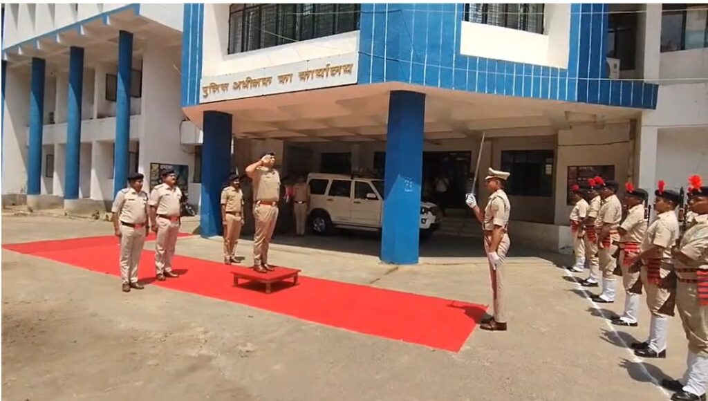 Kodermaमें नए SP Kumar Shivashish ने संभाला पदभार, अपराध और ट्रैफिक व्यवस्था पर कड़ा एक्शन का ऐलान 3