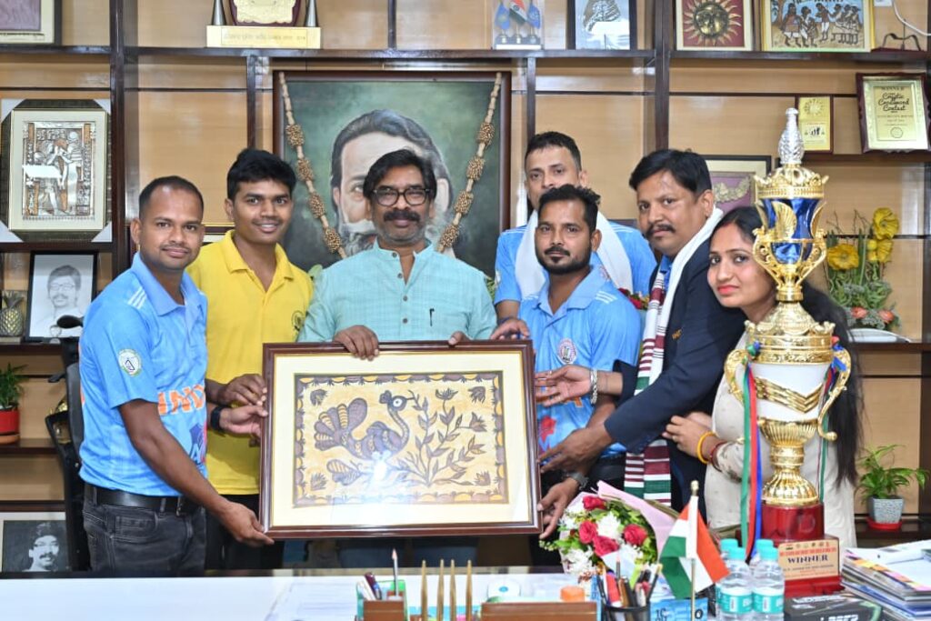 Jharkhand News : हेमन्त सोरेन ने भारतीय डेफ क्रिकेट टीम को किया सम्मानित, नेपाल को हराकर जीता खिताब 4