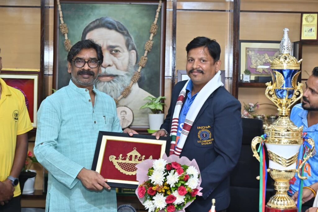 Jharkhand News : हेमन्त सोरेन ने भारतीय डेफ क्रिकेट टीम को किया सम्मानित, नेपाल को हराकर जीता खिताब 3