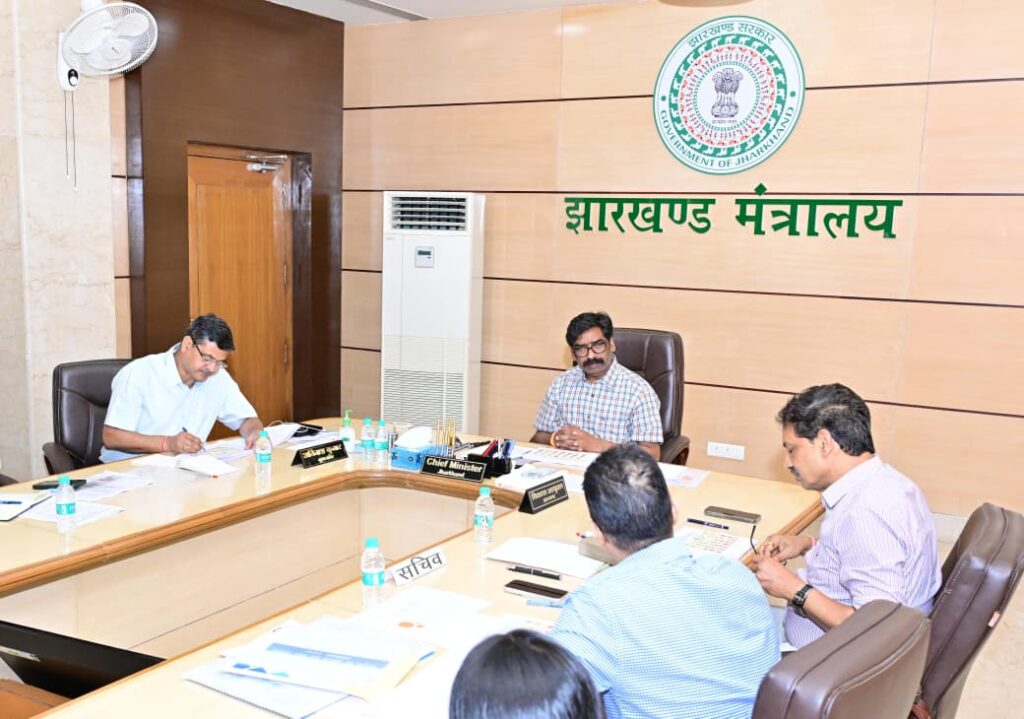 Jharkhand News : हेमन्त सोरेन की समीक्षा बैठक: बाल विवाह पर सख्ती, मॉडल आंगनबाड़ी और महिला सुरक्षा पर सरकार का बड़ा फोकस 2 Jharkhand News : हेमन्त सोरेन की समीक्षा बैठक: बाल विवाह पर सख्ती, मॉडल आंगनबाड़ी और महिला सुरक्षा पर सरकार का बड़ा फोकस 2