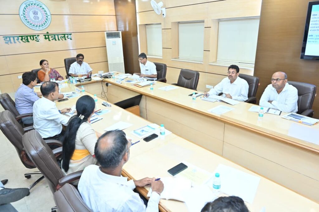 Jharkhand News : मुख्यमंत्री हेमन्त सोरेन ने पंचायती राज और ग्रामीण कार्य विभाग की समीक्षा की, ग्रामीण विकास योजनाओं में तेजी लाने के निर्देश 2 Jharkhand News : मुख्यमंत्री हेमन्त सोरेन ने पंचायती राज और ग्रामीण कार्य विभाग की समीक्षा की, ग्रामीण विकास योजनाओं में तेजी लाने के निर्देश 2