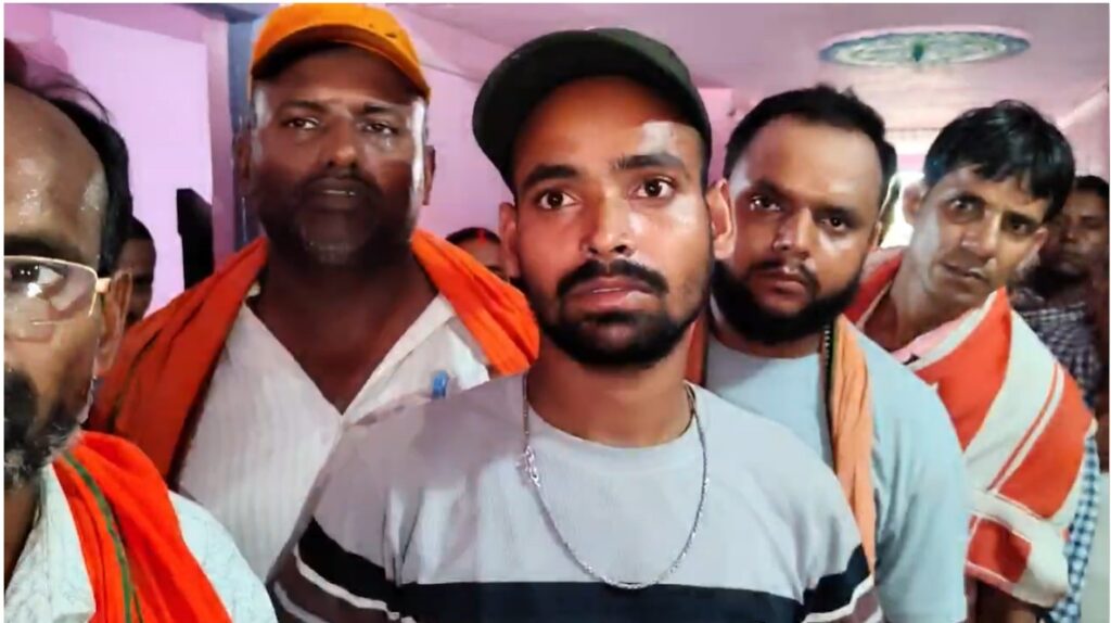 Koderma News : कोडरमा में नवविवाहिता की संदिग्ध मौत से सनसनी, दो माह के मासूम से छिनी मां, दहेज हत्या का आरोप 1 Koderma News : कोडरमा में नवविवाहिता की संदिग्ध मौत से सनसनी, दो माह के मासूम से छिनी मां, दहेज हत्या का आरोप 1