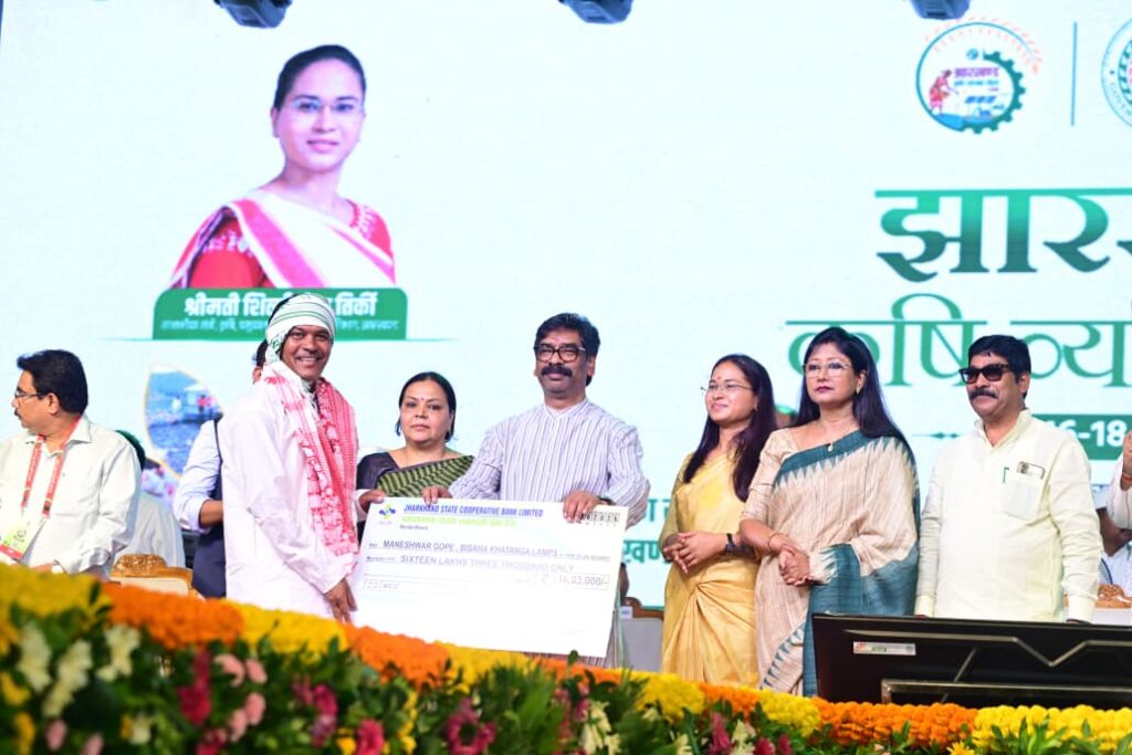 Jharkhand News : मोरहाबादी मैदान में झारखंड कृषि व्यापार मेला का भव्य शुभारंभ, मुख्यमंत्री हेमन्त सोरेन मुख्य अतिथि के रूप में हुए शामिल 2 Jharkhand News : मोरहाबादी मैदान में झारखंड कृषि व्यापार मेला का भव्य शुभारंभ, मुख्यमंत्री हेमन्त सोरेन मुख्य अतिथि के रूप में हुए शामिल 2