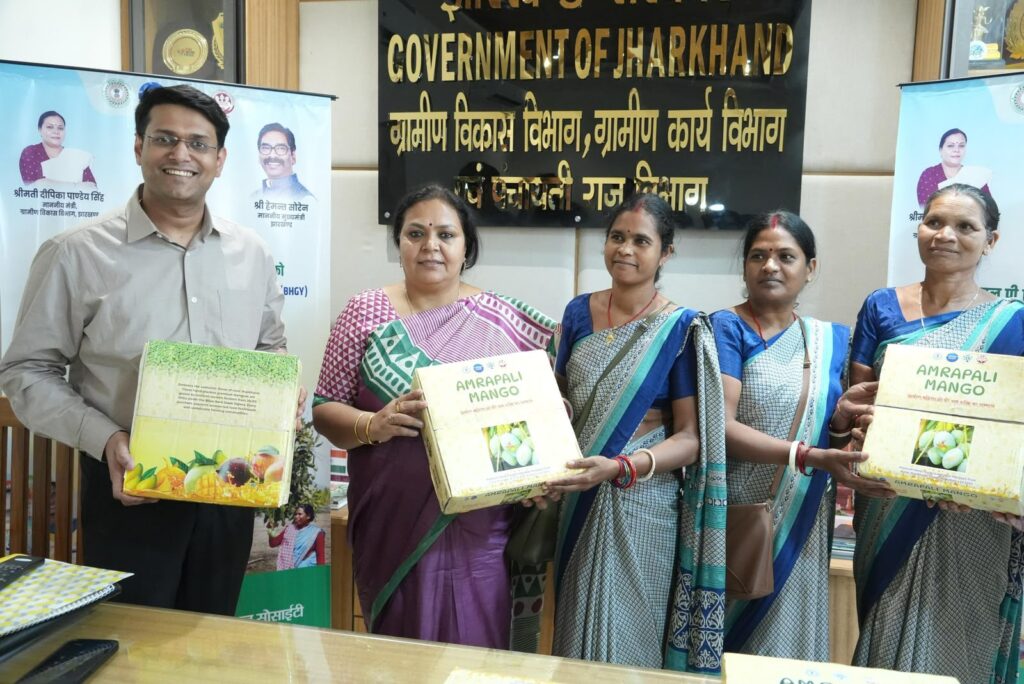 Jharkhand News : मुख्यमंत्री हेमन्त सोरेन के विज़न से बदला ग्रामीण झारखण्ड का परिदृश्य, ‘पलाश’ ब्रांड के जरिए महिलाओं की मेहनत को मिला वैश्विक मंच 2