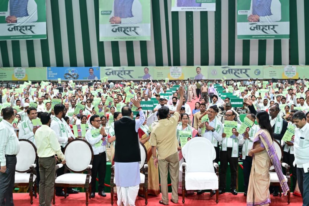 Jharkhand News : मुख्यमंत्री हेमन्त सोरेन ने 1,042 सहायक आचार्यों को सौंपे नियुक्ति पत्र, कहा- झारखंड के भविष्य की जिम्मेदारी अब शिक्षकों के कंधों पर 2