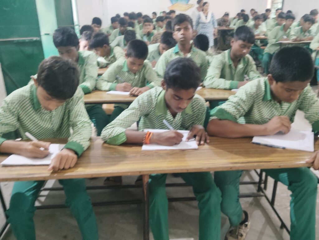 Koderma News: 90 दिवसीय विधिक जागरूकता अभियान के तहत विभिन्न विद्यालयों में निबंध, चित्रांकन एवं भाषण प्रतियोगिता का आयोजन 1 Koderma News: 90 दिवसीय विधिक जागरूकता अभियान के तहत विभिन्न विद्यालयों में निबंध, चित्रांकन एवं भाषण प्रतियोगिता का आयोजन 1