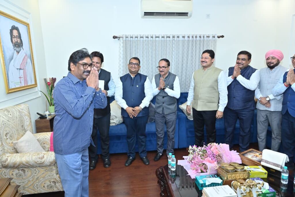 Jharkhand News : मुख्यमंत्री हेमन्त सोरेन से Federation of Jharkhand Chamber of Commerce and Industries के प्रतिनिधिमंडल ने की मुलाकात, उद्योग और निवेश को लेकर हुई महत्वपूर्ण चर्चा 1 Jharkhand News : मुख्यमंत्री हेमन्त सोरेन से Federation of Jharkhand Chamber of Commerce and Industries के प्रतिनिधिमंडल ने की मुलाकात, उद्योग और निवेश को लेकर हुई महत्वपूर्ण चर्चा 1