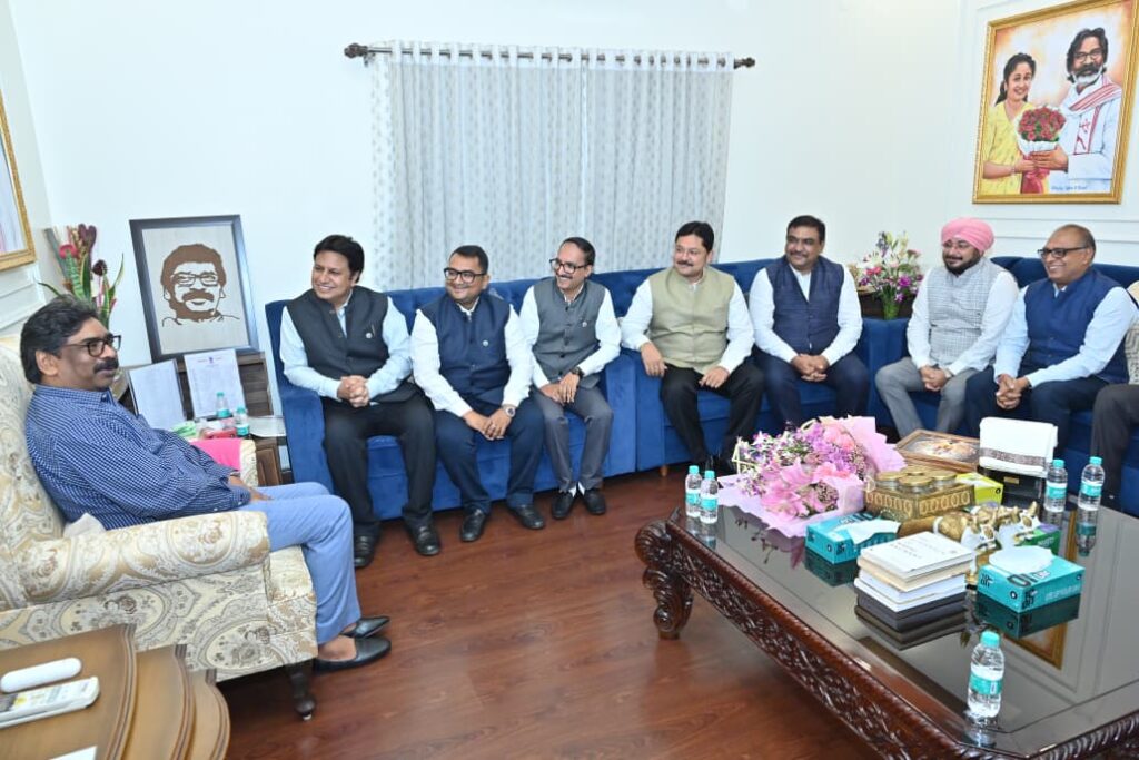 Jharkhand News : मुख्यमंत्री हेमन्त सोरेन से Federation of Jharkhand Chamber of Commerce and Industries के प्रतिनिधिमंडल ने की मुलाकात, उद्योग और निवेश को लेकर हुई महत्वपूर्ण चर्चा 2 Jharkhand News : मुख्यमंत्री हेमन्त सोरेन से Federation of Jharkhand Chamber of Commerce and Industries के प्रतिनिधिमंडल ने की मुलाकात, उद्योग और निवेश को लेकर हुई महत्वपूर्ण चर्चा 2