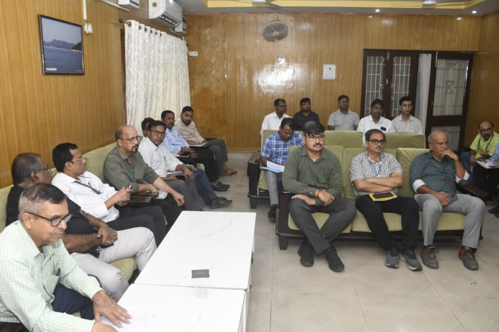 Koderma News : कोडरमा में पिछड़े वर्ग आयोग की समीक्षा बैठक, स्थानीय रोजगार और जनकल्याण योजनाओं पर विशेष जोर 1 Koderma News : कोडरमा में पिछड़े वर्ग आयोग की समीक्षा बैठक, स्थानीय रोजगार और जनकल्याण योजनाओं पर विशेष जोर 1
