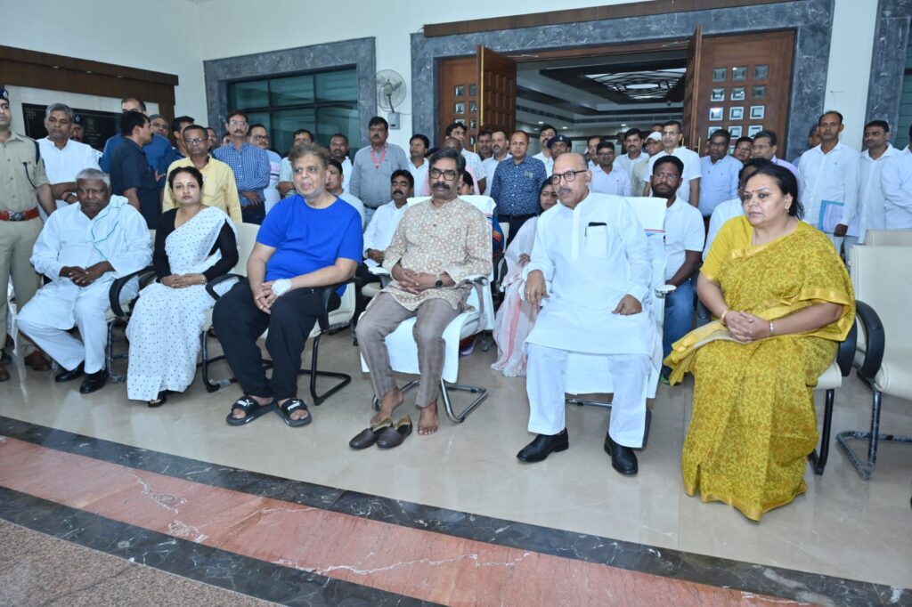 Jharkhand News : पूर्व मंत्री मन्नान मल्लिक को मुख्यमंत्री हेमन्त सोरेन की भावपूर्ण श्रद्धांजलि, विधानसभा पहुंचकर दी अंतिम विदाई 4 Jharkhand News : पूर्व मंत्री मन्नान मल्लिक को मुख्यमंत्री हेमन्त सोरेन की भावपूर्ण श्रद्धांजलि, विधानसभा पहुंचकर दी अंतिम विदाई 4