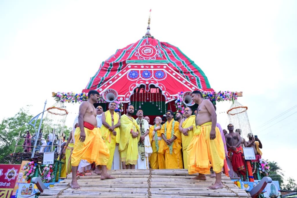 Rath Yatra : ऐतिहासिक जगन्नाथपुर रथयात्रा महोत्सव में मुख्यमंत्री हेमन्त सोरेन और राज्यपाल संतोष कुमार गंगवार हुए शामिल, खींची रथ की रस्सी 3 Rath Yatra : ऐतिहासिक जगन्नाथपुर रथयात्रा महोत्सव में मुख्यमंत्री हेमन्त सोरेन और राज्यपाल संतोष कुमार गंगवार हुए शामिल, खींची रथ की रस्सी 3
