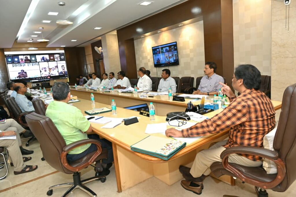 Jharkhand News : ऊर्जा विभाग की उच्चस्तरीय समीक्षा बैठक, मुख्यमंत्री हेमन्त सोरेन ने दिए बड़े निर्देश, झारखंड में 24 घंटे बिजली, 200 यूनिट मुफ्त बिजली, स्मार्ट ग्रिड और सोलर परियोजनाओं को मिलेगी नई रफ्तार 1