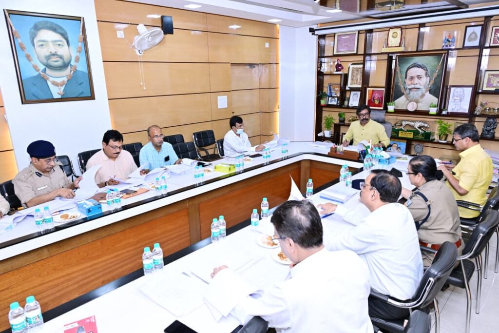 Jharkhand News : हेमन्त सोरेन की अध्यक्षता में झारखंड राज्य सजा पुनरीक्षण पर्षद की बैठक, 26 आजीवन कैदियों की रिहाई पर बनी सहमति 3 Jharkhand News : हेमन्त सोरेन की अध्यक्षता में झारखंड राज्य सजा पुनरीक्षण पर्षद की बैठक, 26 आजीवन कैदियों की रिहाई पर बनी सहमति 3