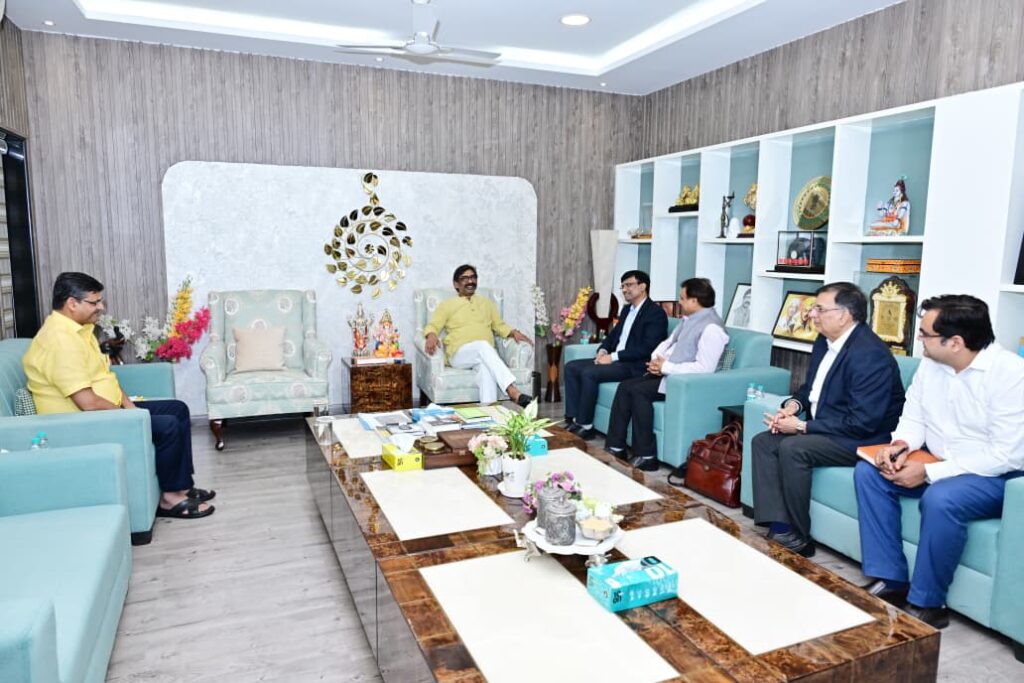 Jharkhand News : मुख्यमंत्री हेमन्त सोरेन से SAIL के CMD डॉ. अशोक कुमार पांडा ने की शिष्टाचार मुलाकात, झारखंड के औद्योगिक विकास पर हुई चर्चा 2